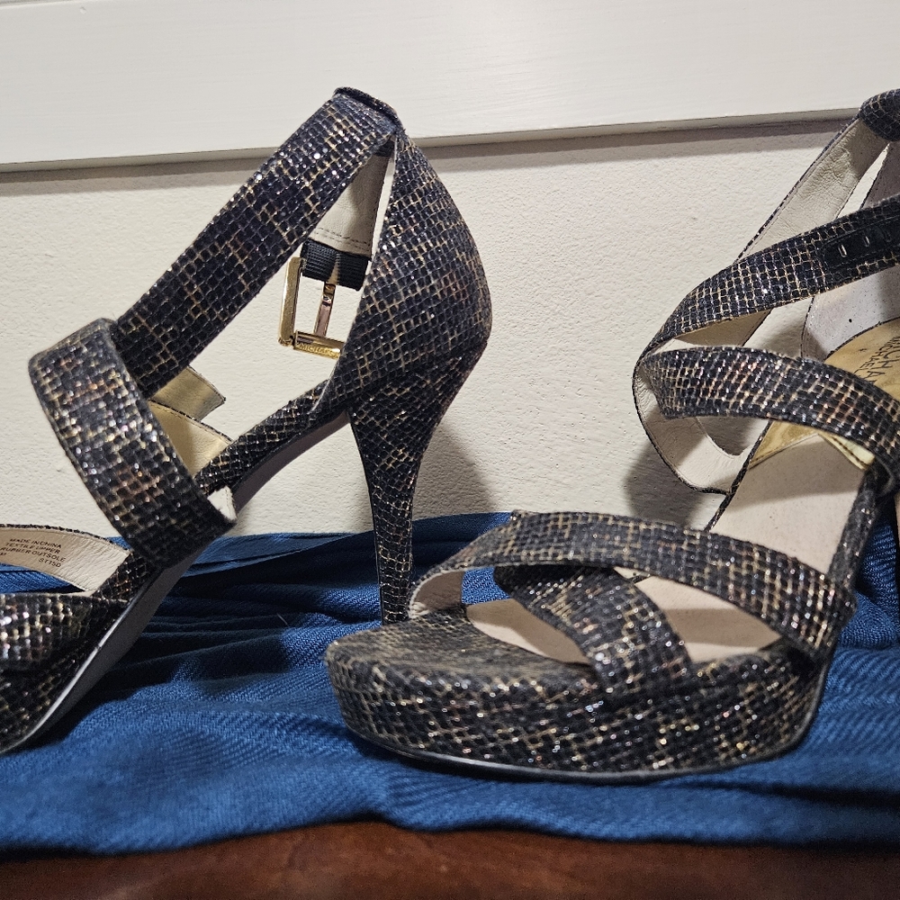 Heels - Picture 3 of 4